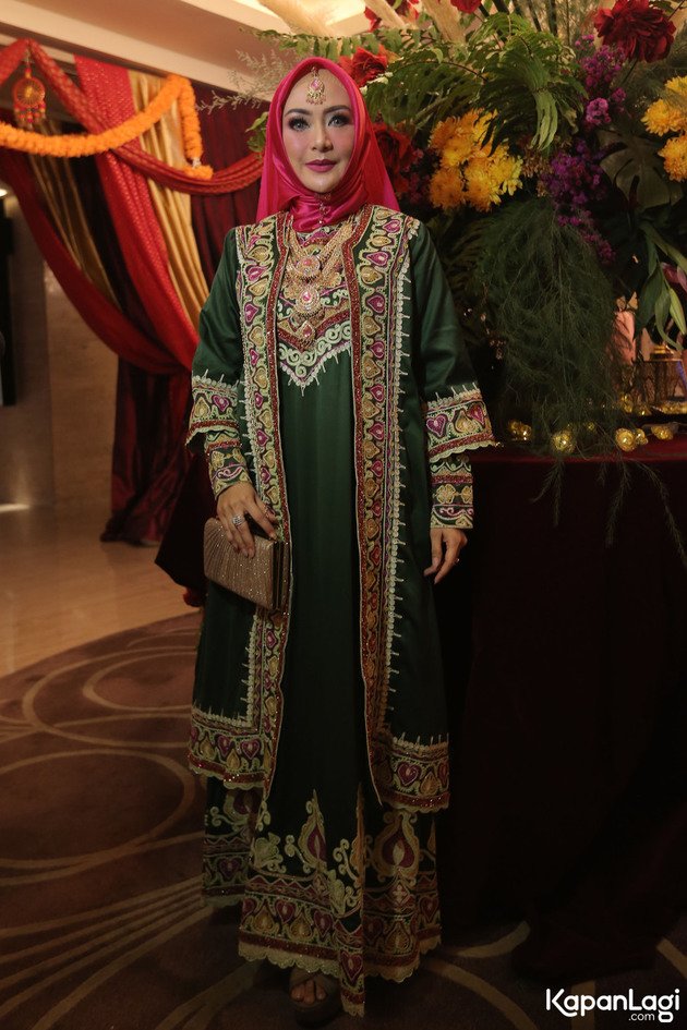5 Potret seleb hadiri Sangeet Night Tania Nadira, cetar abis