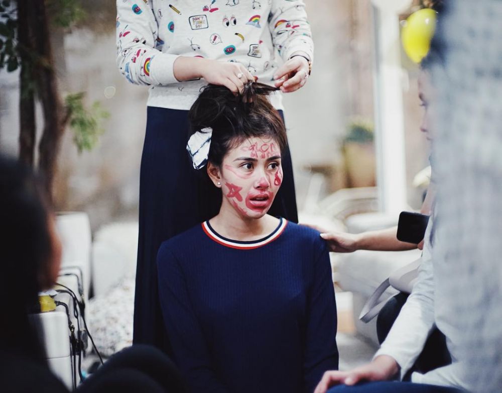 Potret 8 seleb bermuka cemong saat bridal shower, totalitas abis