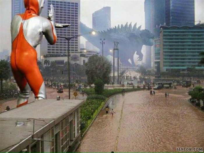 10 Foto editan lucu jika Ultraman ada di Indonesia ini kocak