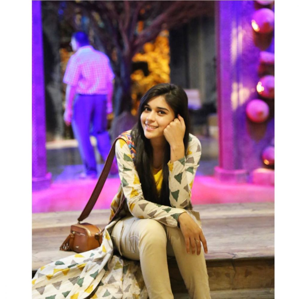 11 Pesona Eisha Singh, bintang serial Ishq Subhan Allah