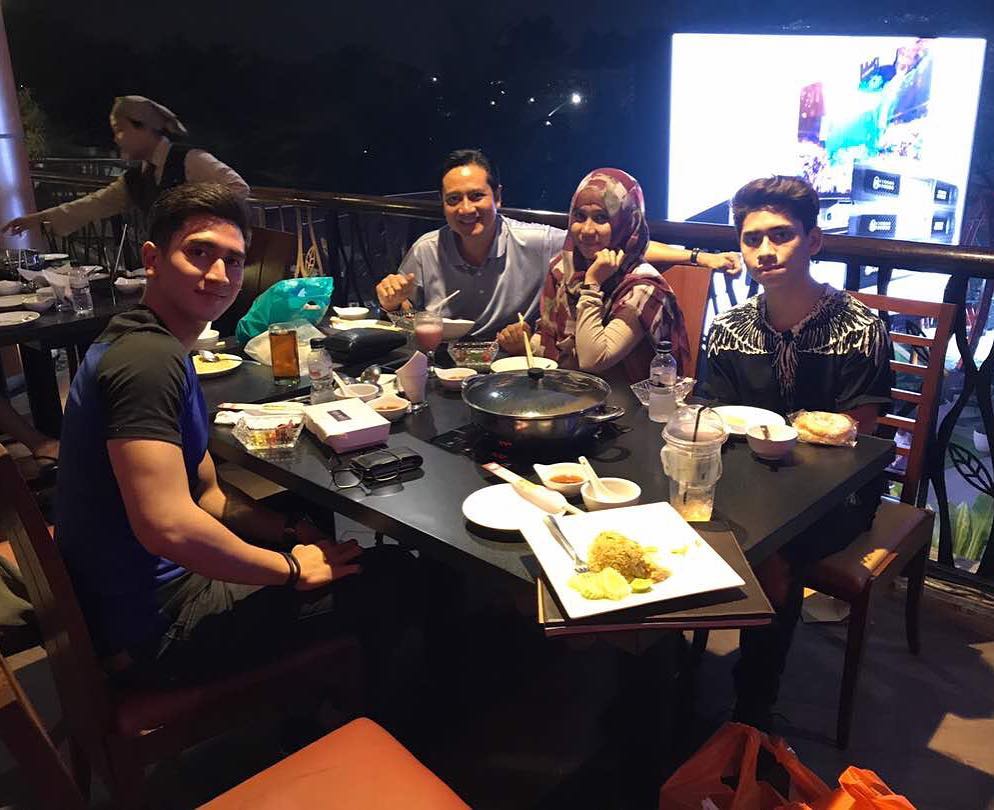 8 Momen kedekatan Verrell Bramasta dan ibu tirinya, so sweet abis