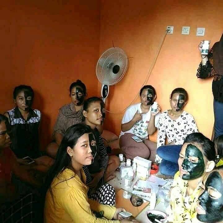 10 Kelakuan absurd emak-emak pas kumpul, ada-ada aja