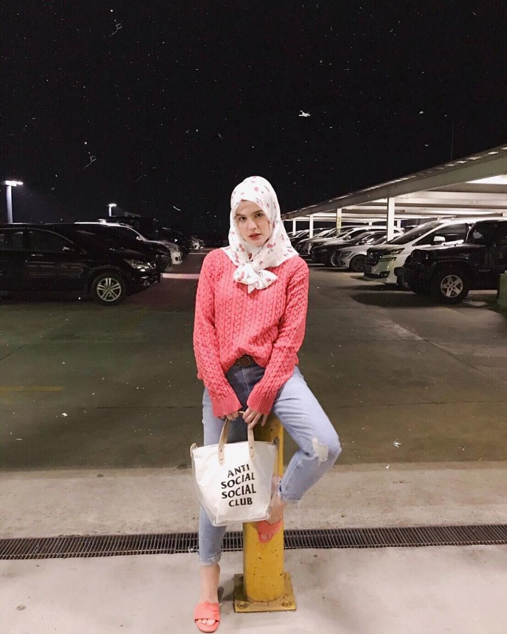 11 Gaya Brina Shabyna, istri Ricky Komo yang kini berhijab