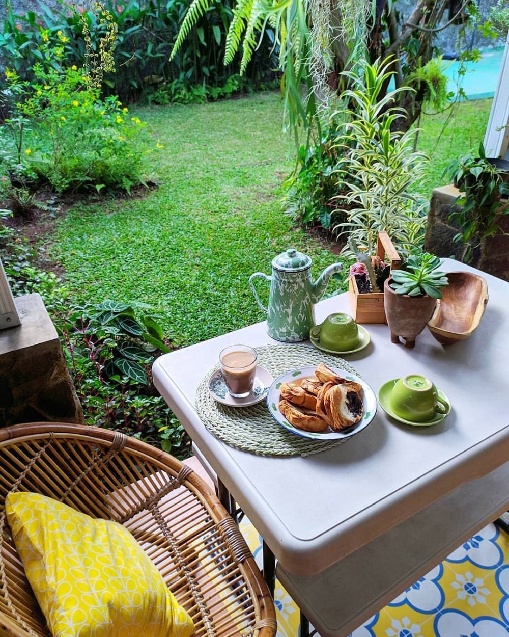 20 Dekorasi taman rumah bak kafe, bikin nongkrong makin asyik