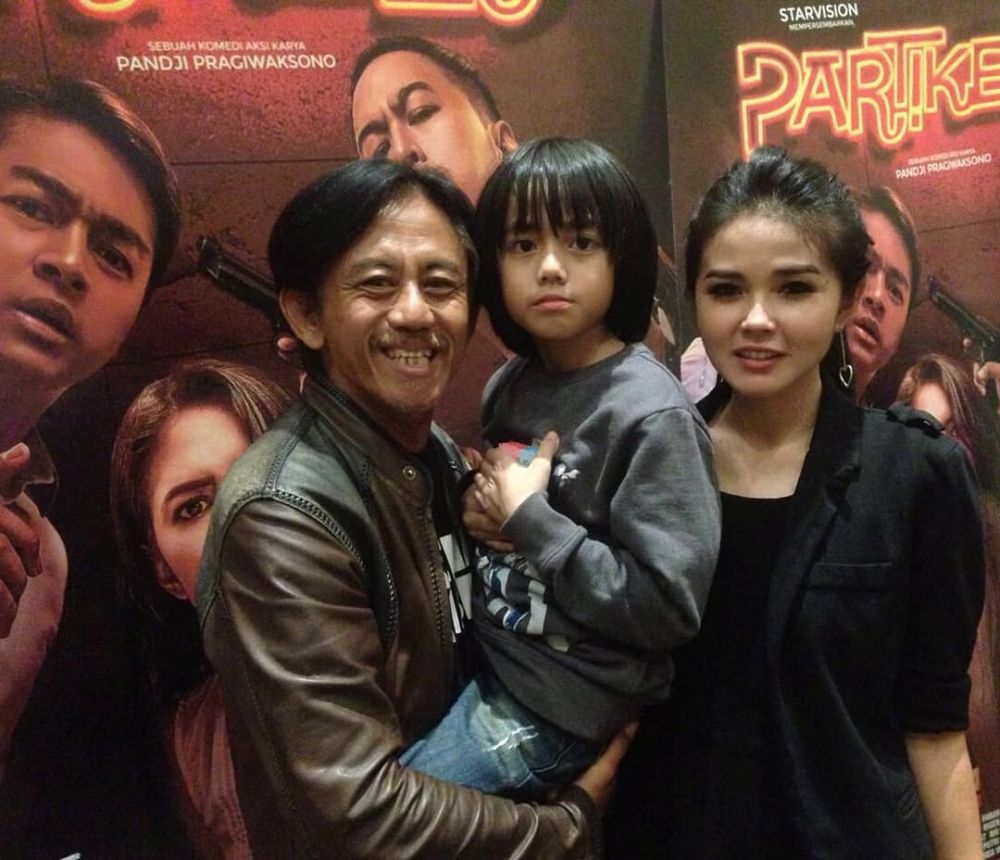 6 Komedian pria ini punya pasangan beda usia puluhan tahun