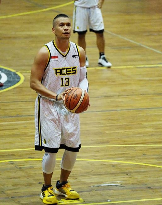 6 Seleb ganteng ini terkenal setelah perankan anak SMA di film