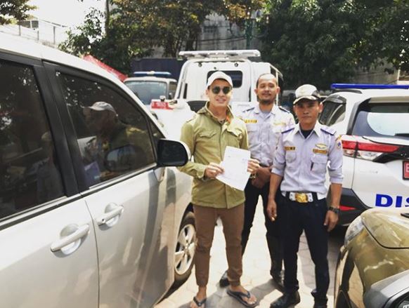 Kena razia dan mobilnya diderek, reaksi Ben Joshua ini panen pujian
