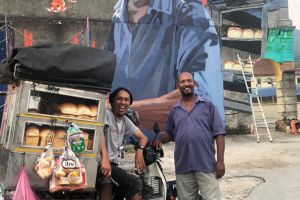 Hidupnya inspiratif, penjual roti ini dapat kejutan mengharukan