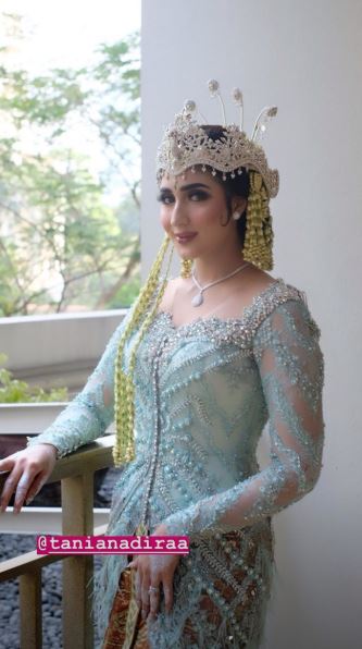 7 Potret Tania Nadira jelang akad nikah, berbusana adat Sunda