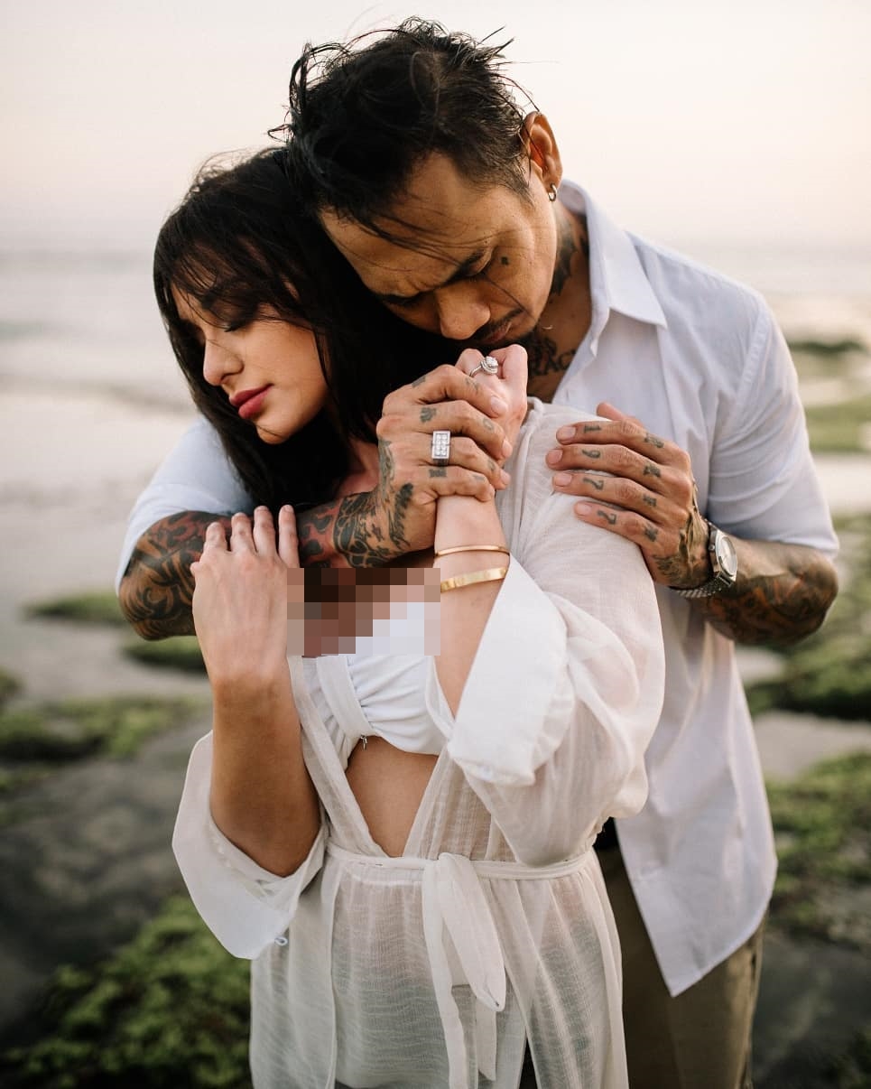 10 Potret prewedding Jerinx SID dan Nora Alexandra, romantis abis