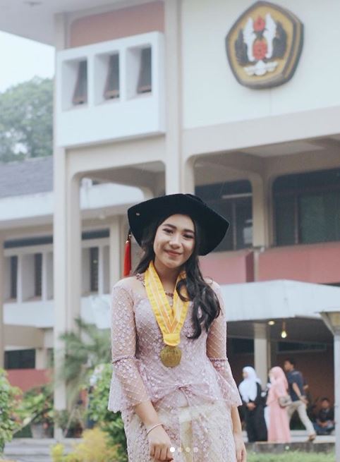 10 Potret Prawita Sari, ipar Siti Badriah yang cantik & memesona