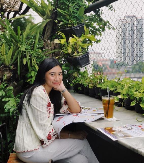 10 Potret Prawita Sari, ipar Siti Badriah yang cantik & memesona