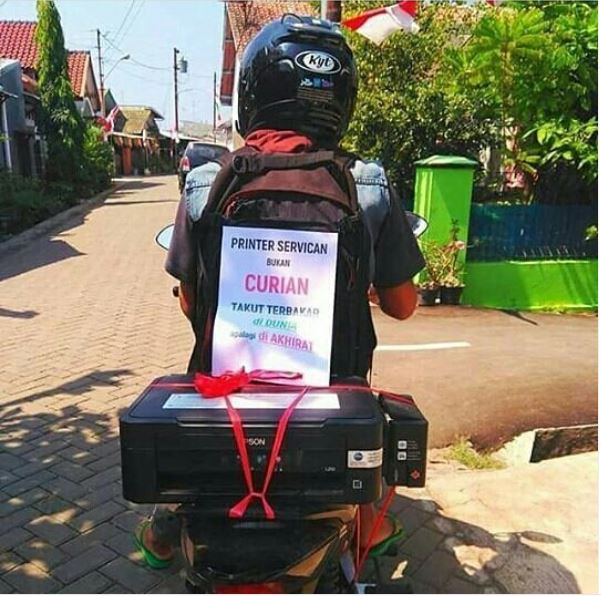 8 Tulisan bahasa Inggris di spanduk tukang servis ini bikin ngakak