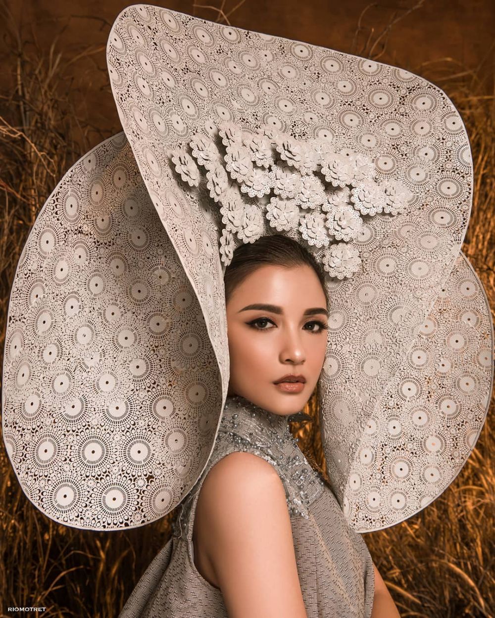 8 Gaya seleb pemotretan ala Lion King, Luna Maya manglingi banget