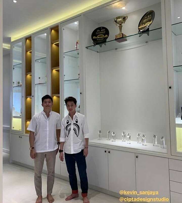 7 Potret rumah baru Kevin Sanjaya, lemari trofi jadi sorotan