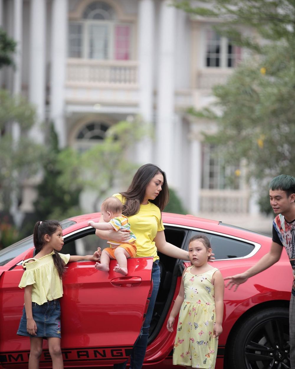 9 Potret rumah Celine Evangelista dan Stefan William, bak istana