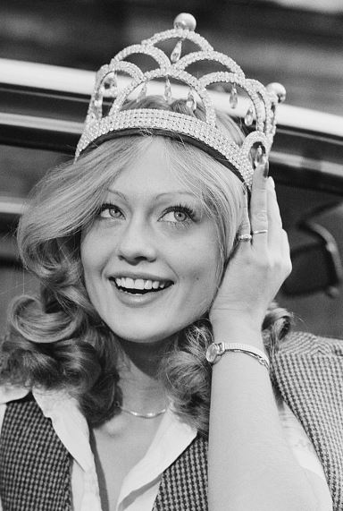 12 Transformasi mahkota Miss World dari masa ke masa