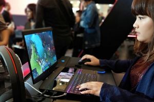 Laptop gaming OMEN layar ganda ini bakal manjain gamer, speknya dewa