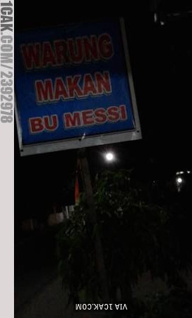 10 Nama warung makan terinspirasi pesohor dunia ini kocak abis