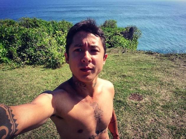 10 Potret Daniel Patrick suami Wanda Hamidah, 10 tahun lebih muda