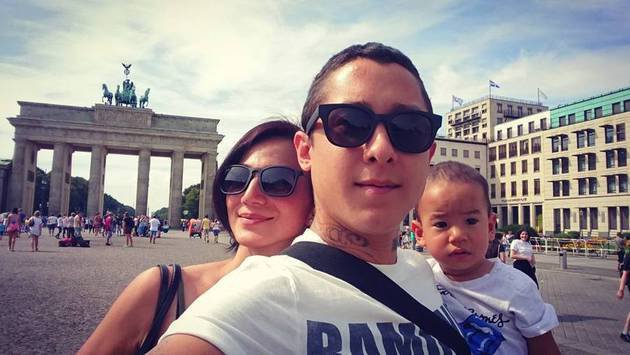 10 Potret Daniel Patrick suami Wanda Hamidah, 10 tahun lebih muda