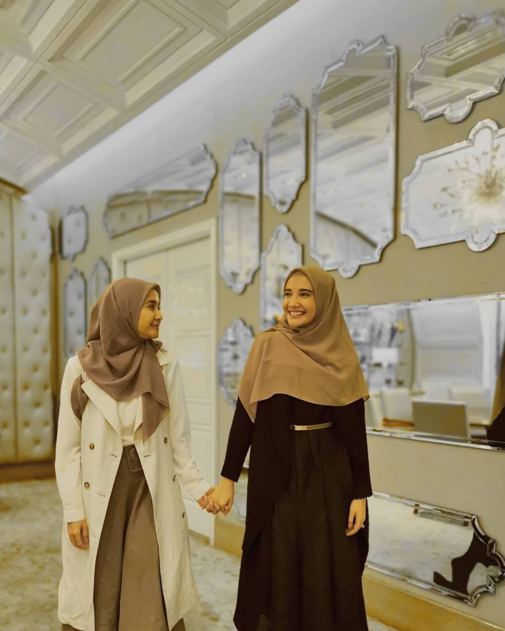 Inspirasi padu padan cardigan hijab wanita instagram 