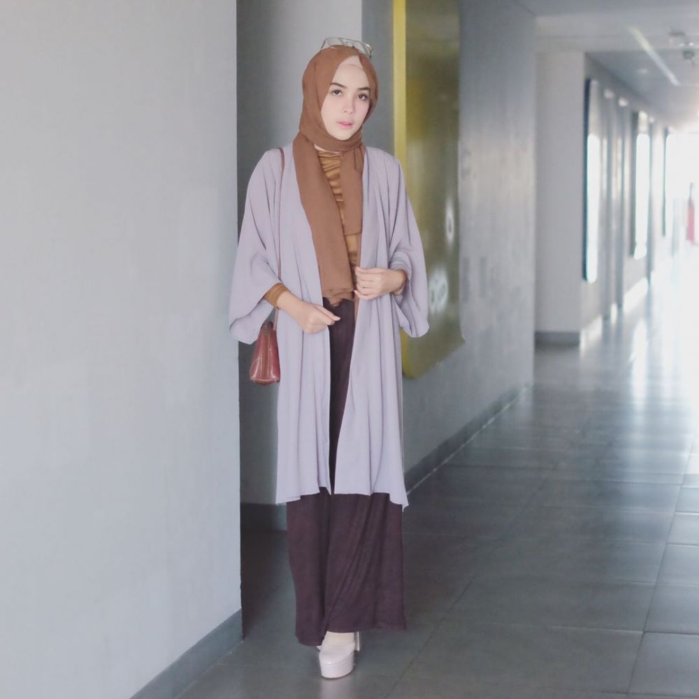 Inspirasi padu padan cardigan hijab wanita instagram 