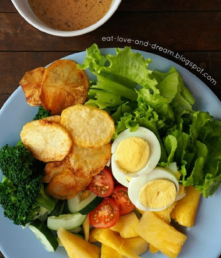 20 Resep salad buah dan sayur, praktis dan menyehatkan