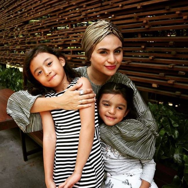 Jarang tersorot, ini 10 potret keluarga harmonis Asha Shara