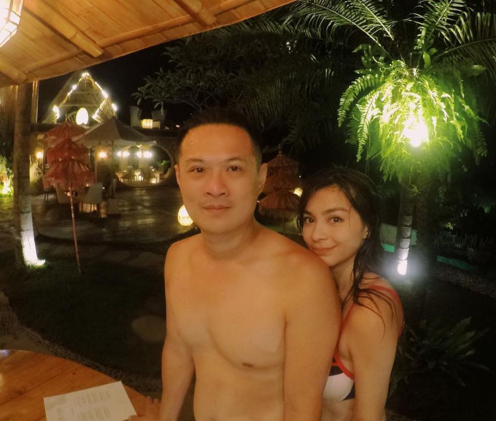 Jadi pengantin baru, ini momen 5 pasang seleb mesra di kolam renang