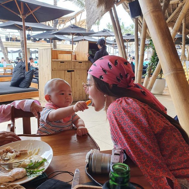 7 Momen Bella Shofie & suami liburan ke Bali, gayanya cetar