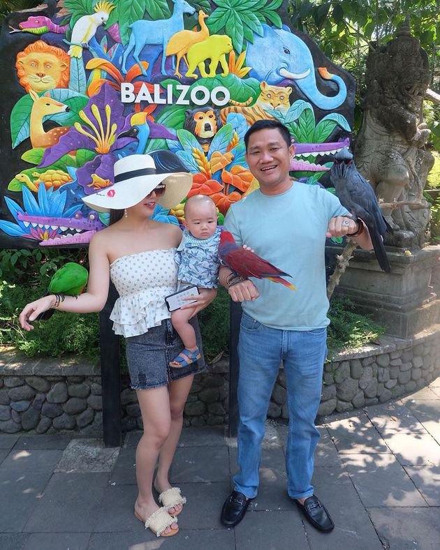 7 Momen Bella Shofie & suami liburan ke Bali, gayanya cetar