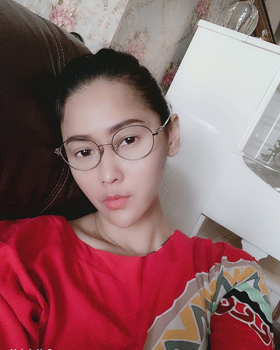 Glamor di panggung, begini 10 gaya Inul Daratista pakai daster