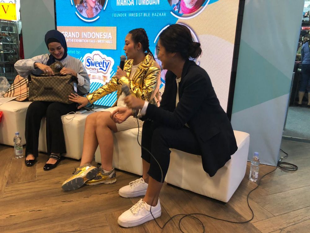 Selain untuk fashion, ini alasan Ayu Dewi pakai barang branded