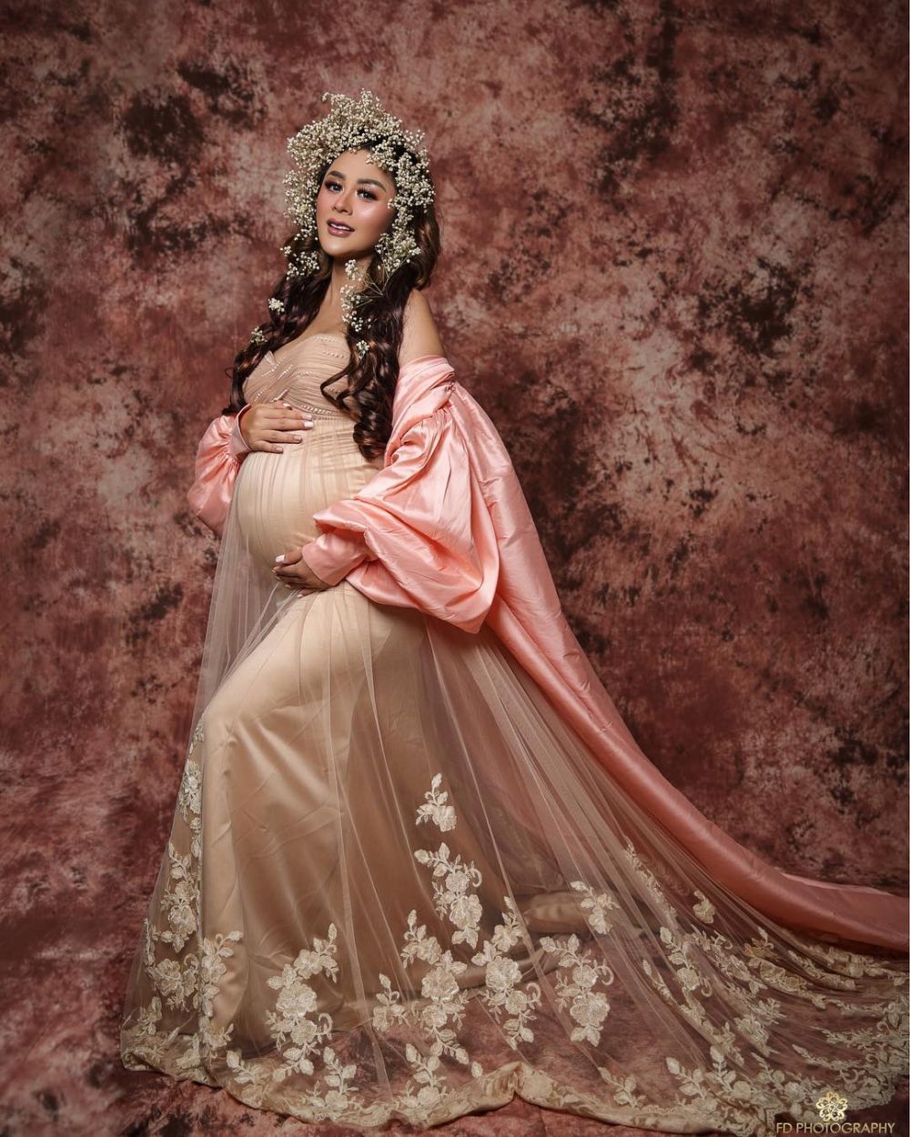 Potret maternity 10 seleb ini bak putri negeri dongeng