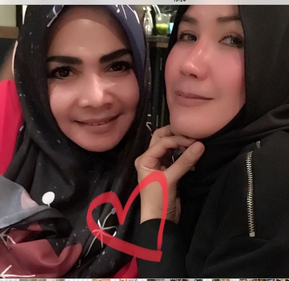 Bak kakak-adik, ini 10 potret kompak Rieta Amilia & Nicky Astria