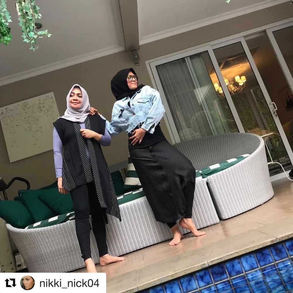 Bak kakak-adik, ini 10 potret kompak Rieta Amilia & Nicky Astria