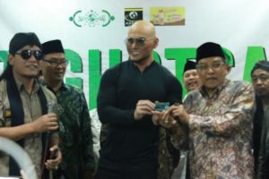 Terima kartu dari Said Aqil, Deddy Corbuzier resmi jadi anggota NU