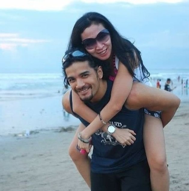 Rayakan anniversary ke-15, ini 8 momen kenangan Romy Rafael & istri