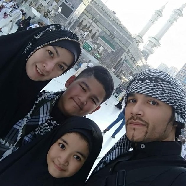 Rayakan anniversary ke-15, ini 8 momen kenangan Romy Rafael & istri