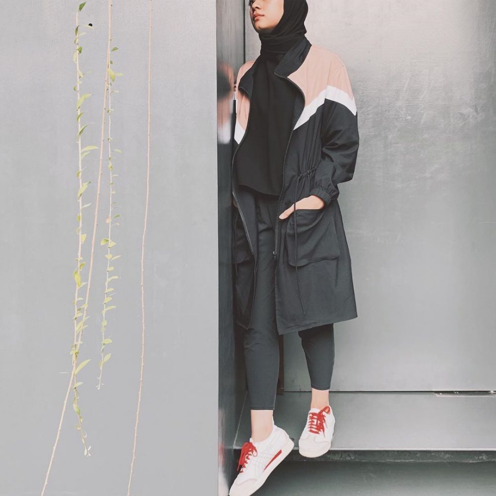 15 Gaya outfit ala Ayudia Bing Slamet, feminin minimalis 
