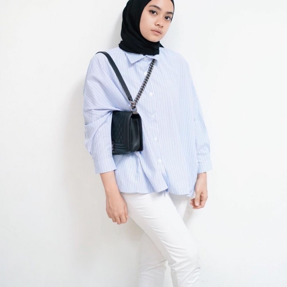 15 Gaya outfit ala Ayudia Bing Slamet, feminin minimalis 