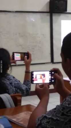 11 Kelakuan siswa terlalu bosan di sekolah, bikin tepuk jidat