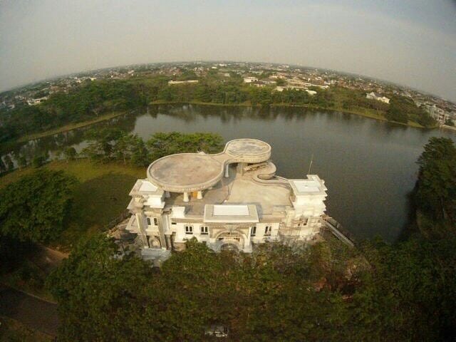 8 Potret rumah baru Tung Desem Waringin, ada helipadnya