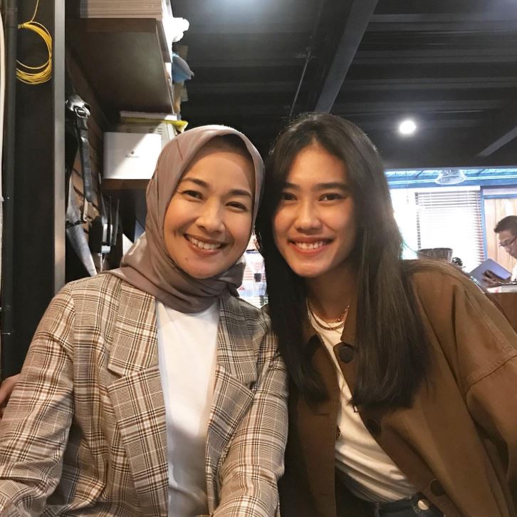 Momen kedekatan 10 seleb cantik dengan keponakannya, curi perhatian