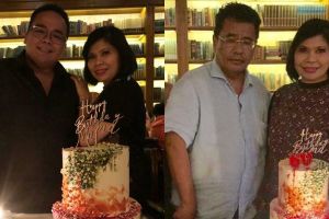 Momen kejutan ultah istri Hotman Paris, dapat kado mewah dari anak