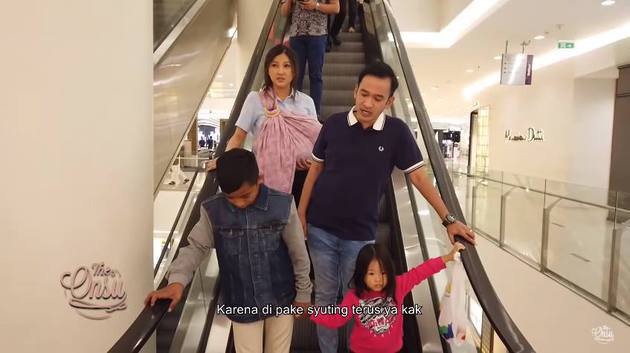 7 Momen Ruben Onsu belanja bareng anak angkat, penuh kehangatan