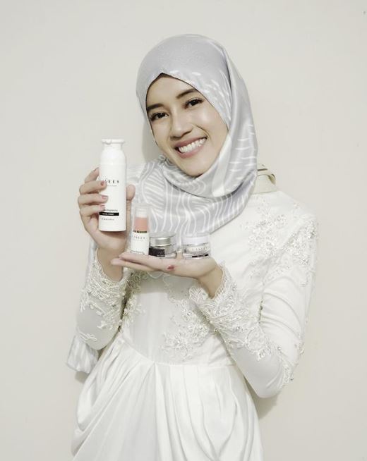 10 Foto Yofina Pradani mantan ipar Shireen Sungkar, kini berhijab