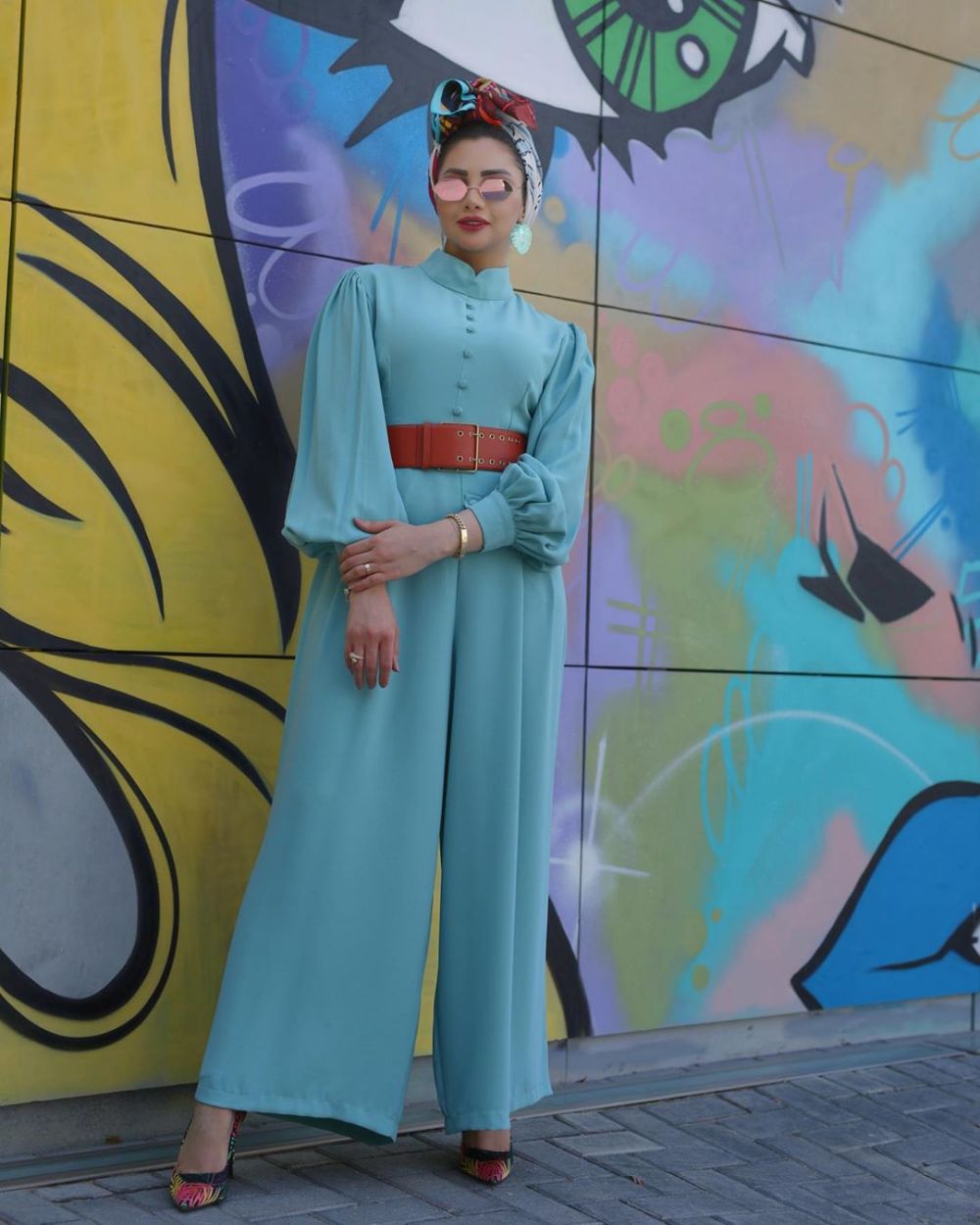 12 Inspirasi outfit jumpsuit untuk hijaber, stylish dan kekinian