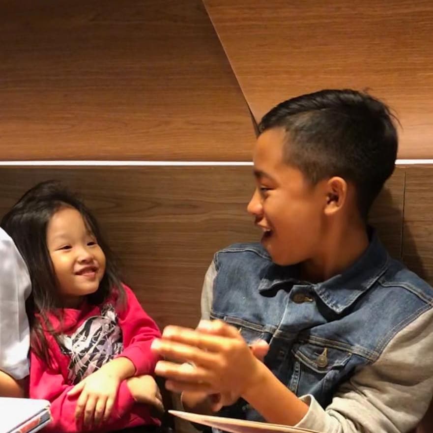 10 Momen kedekatan putri Ruben Onsu dengan kakak angkatnya, akrab